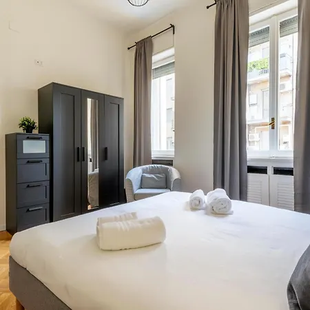 Elegant Brand New Near Duomo * 밀라노