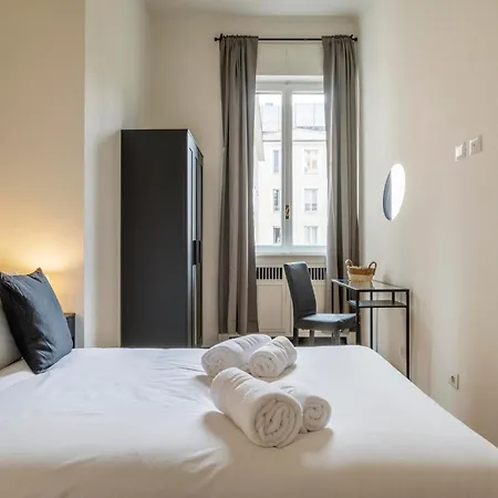 Appartement Elegant Brand New Near Duomo Milaan