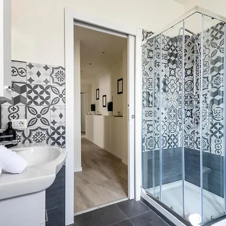 Appartement Elegant Brand New Near Duomo Milaan